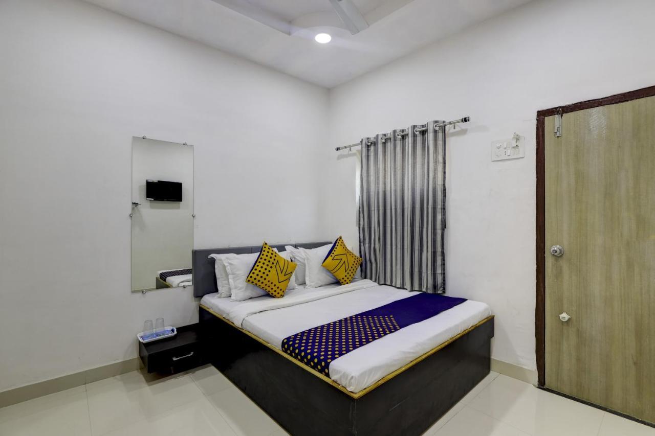 Spot On 71130 Hotel Shiv Krupa Anjār 外观 照片