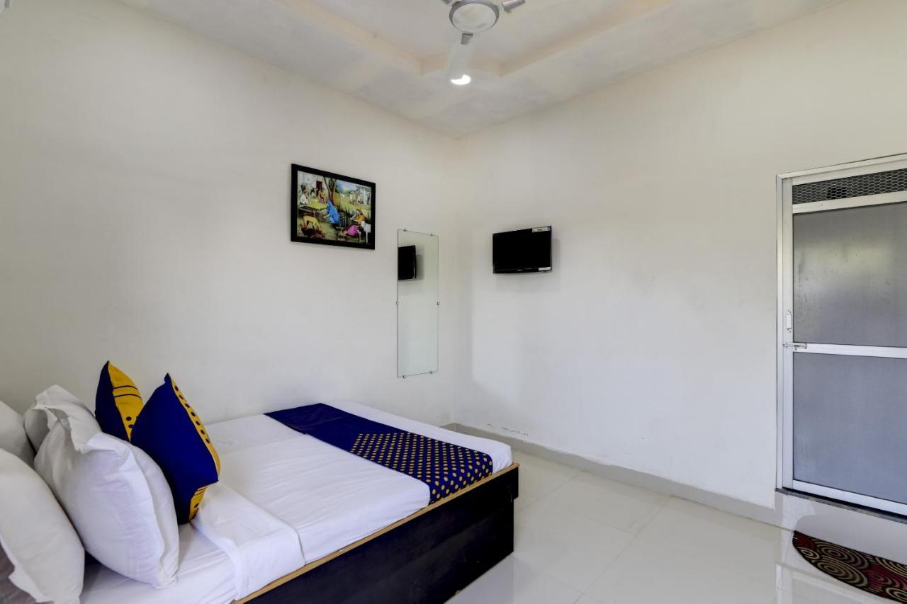 Spot On 71130 Hotel Shiv Krupa Anjār 外观 照片
