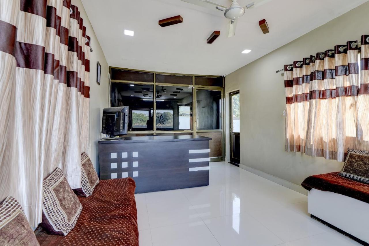 Spot On 71130 Hotel Shiv Krupa Anjār 外观 照片