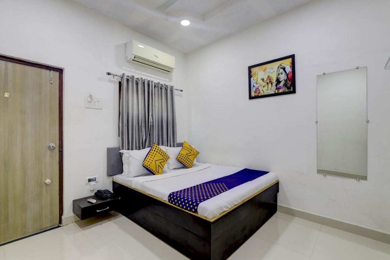 Spot On 71130 Hotel Shiv Krupa Anjār 外观 照片